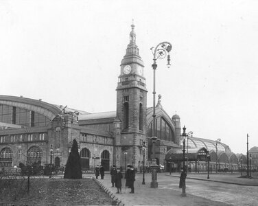 Historische Aufnahme des Hamburger Hauptbahnhofs | © DB AG / Archiv Historische Schwarzweiß-Aufnahme des Hamburger Hauptbahnhofs | © DB AG / Archiv